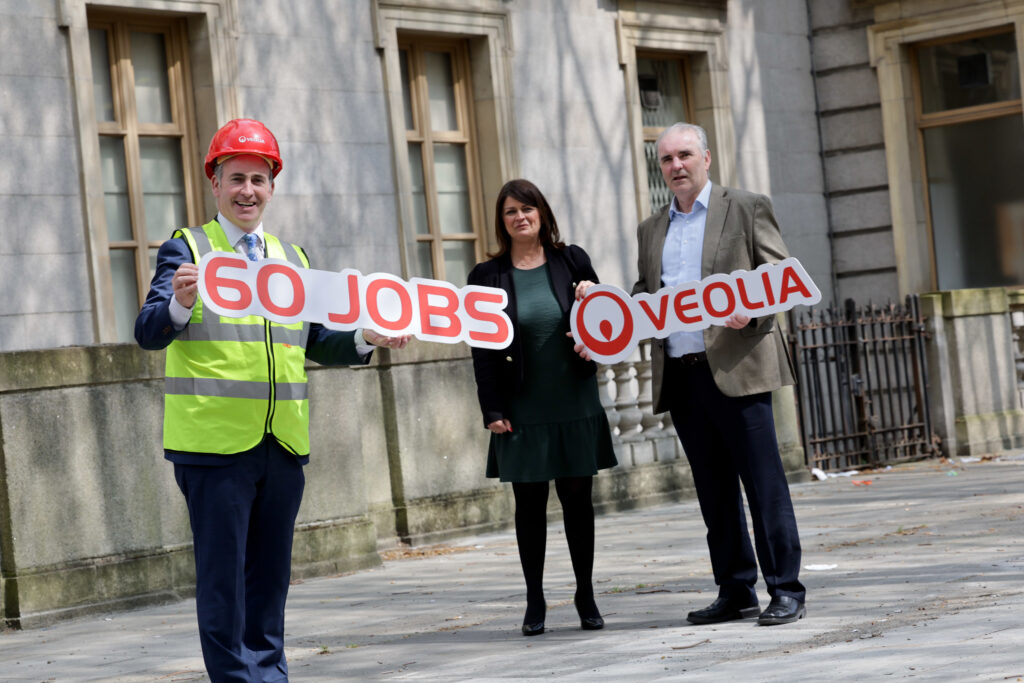 28/04/2022 NO REPRO FEE, MAXWELLS 
Leading environmental services company Veolia Ireland today announced it is recruiting for 60 positions to join its almost 700 strong team across the island of Ireland. Over 50% are new roles created thanks to business growth as its clients, the largest industrial firms in Ireland, seek expert solutions to achieve carbon reduction targets. The industry leading roles span from graduate to senior level, and Veolia is now actively recruiting for all roles as it expands to meet growing demand from its clients. Picture shows Damien English TD, Minister of State for Business, Employment and Retail along with Donna Marie Masterson, Head of HR, Veolia Ireland and Fergus Elebert, Director – Energy and Facilities Management, Veolia Ireland. 
PIC: NO FEE, MAXWELLS DUBLIN   28-4-22